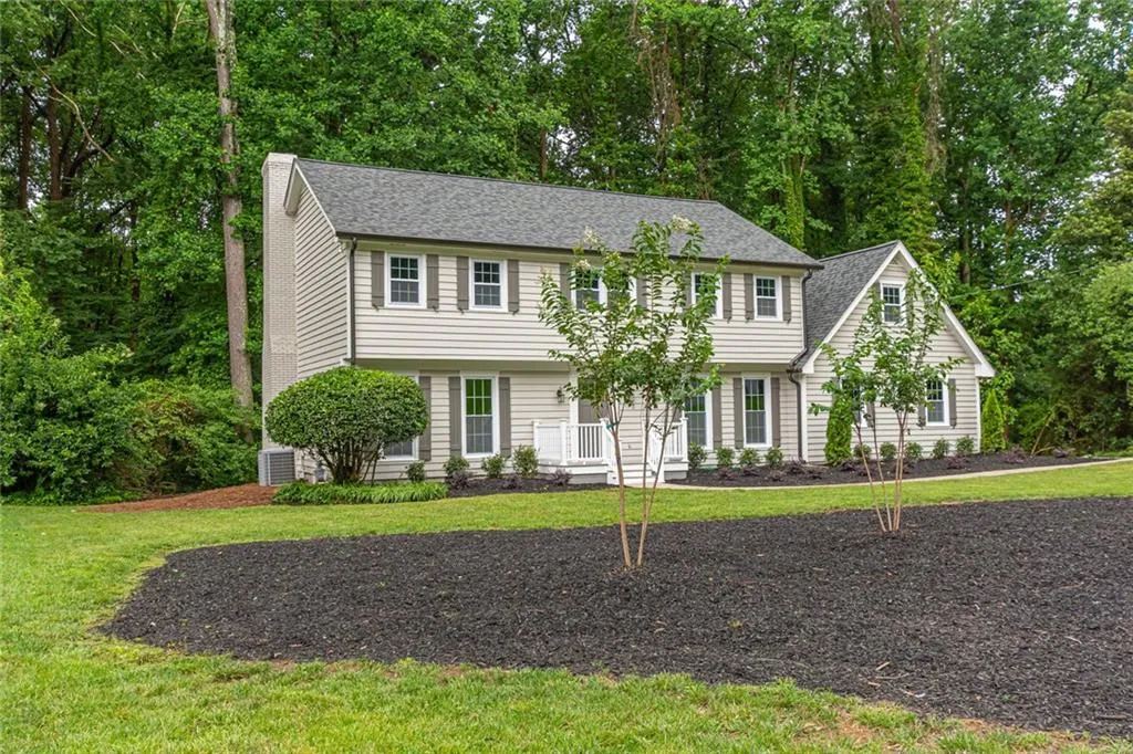 7180 Hunters Branch Drive, Atlanta, Georgia 30328, 4 Bedrooms Bedrooms, ,2 BathroomsBathrooms,Residential,Sold,7180 Hunters Branch Drive,6744253