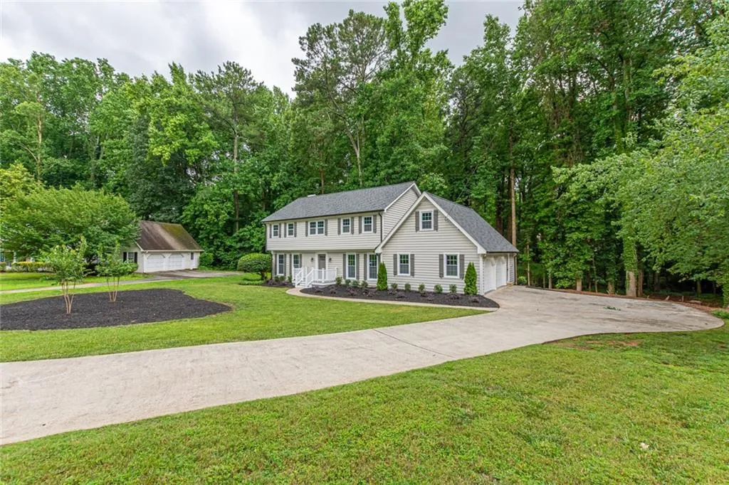 7180 Hunters Branch Drive, Atlanta, Georgia 30328, 4 Bedrooms Bedrooms, ,2 BathroomsBathrooms,Residential,Sold,7180 Hunters Branch Drive,6744253