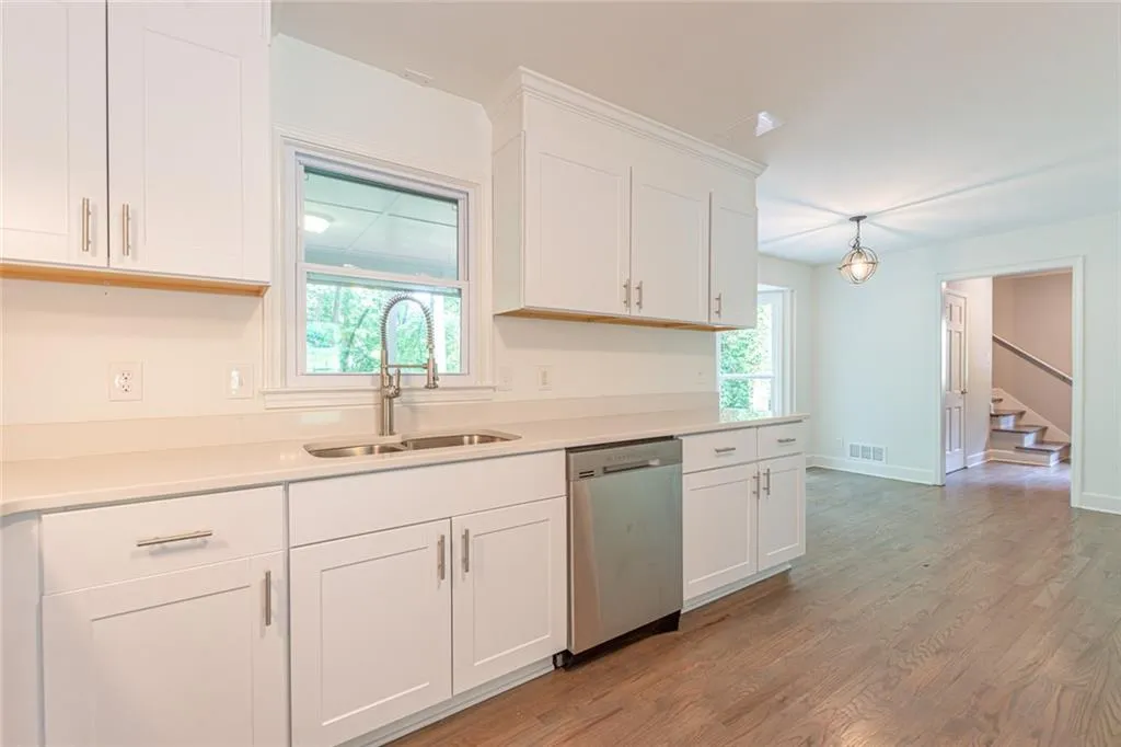 7180 Hunters Branch Drive, Atlanta, Georgia 30328, 4 Bedrooms Bedrooms, ,2 BathroomsBathrooms,Residential,Sold,7180 Hunters Branch Drive,6744253