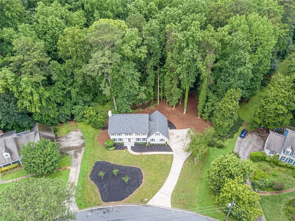 7180 Hunters Branch Drive, Atlanta, Georgia 30328, 4 Bedrooms Bedrooms, ,2 BathroomsBathrooms,Residential,Sold,7180 Hunters Branch Drive,6744253
