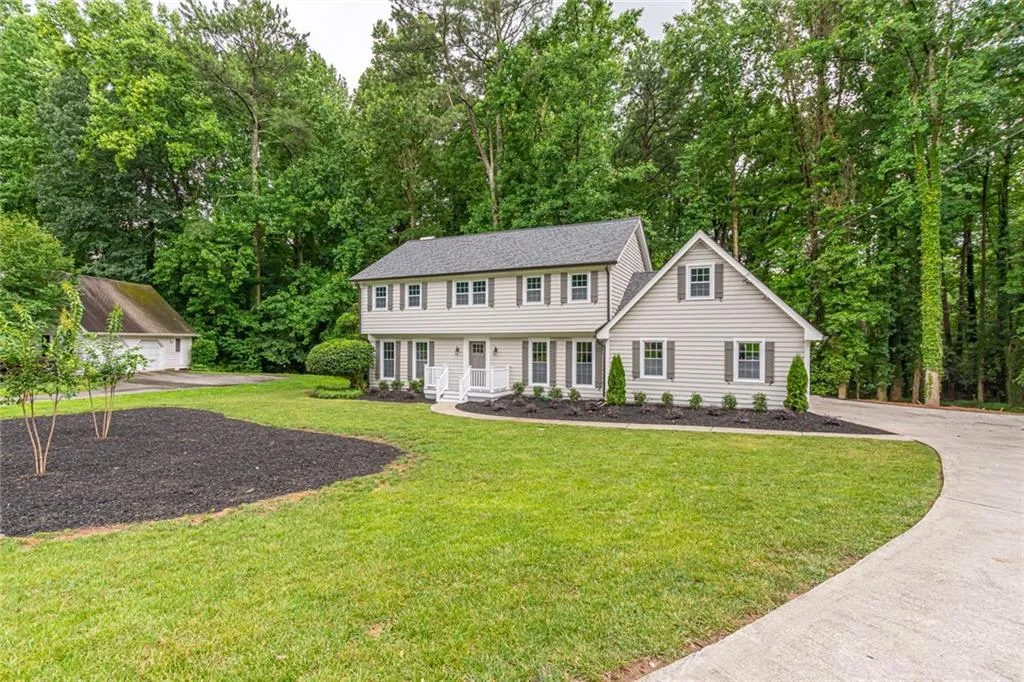 7180 Hunters Branch Drive, Atlanta, Georgia 30328, 4 Bedrooms Bedrooms, ,2 BathroomsBathrooms,Residential,Sold,7180 Hunters Branch Drive,6744253