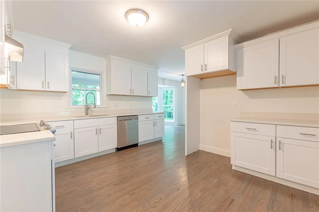 7180 Hunters Branch Drive, Atlanta, Georgia 30328, 4 Bedrooms Bedrooms, ,2 BathroomsBathrooms,Residential,Sold,7180 Hunters Branch Drive,6744253