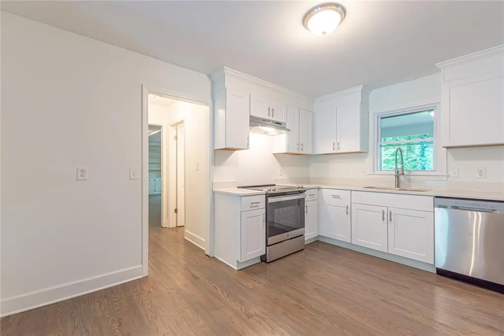 7180 Hunters Branch Drive, Atlanta, Georgia 30328, 4 Bedrooms Bedrooms, ,2 BathroomsBathrooms,Residential,Sold,7180 Hunters Branch Drive,6744253