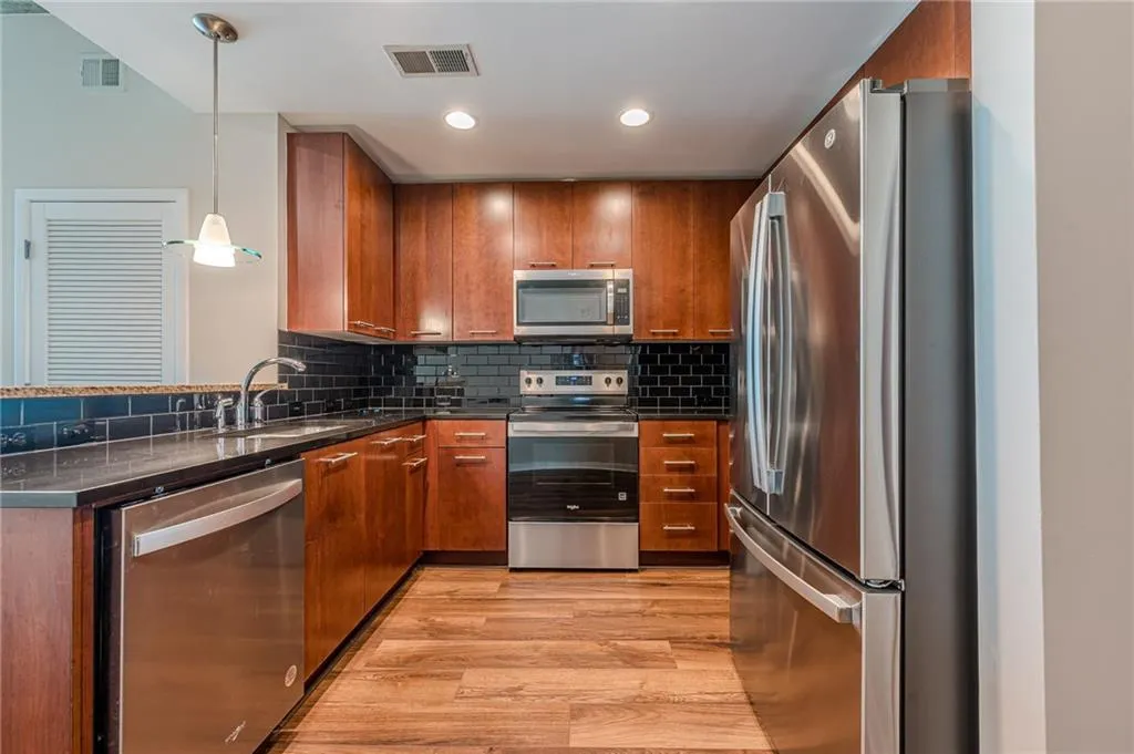 3324 Peachtree Road Ne Unit 810, Atlanta, Georgia 30326, 1 Bedroom Bedrooms, ,1 BathroomBathrooms,Residential,For Sale,3324 Peachtree Road Ne Unit 810,7637888