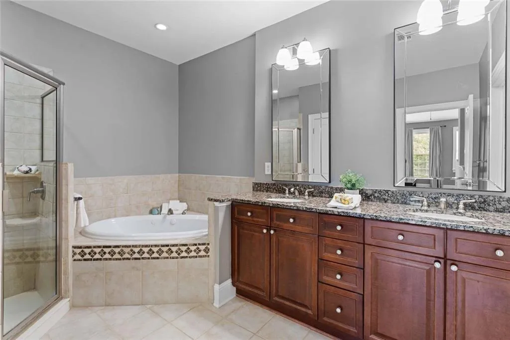 3743 Ashford Creek Avenue Ne, Brookhaven, Georgia 30319, 1 Bedroom Bedrooms, ,1 BathroomBathrooms,Residential,For Sale,3743 Ashford Creek Avenue Ne,7628776