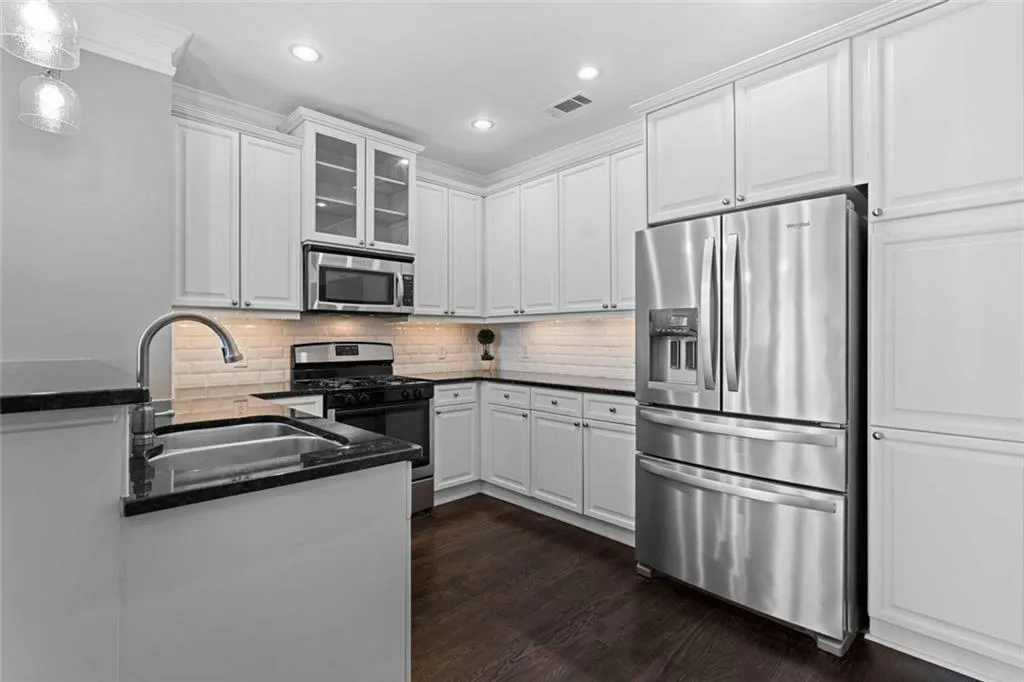 3743 Ashford Creek Avenue Ne, Brookhaven, Georgia 30319, 1 Bedroom Bedrooms, ,1 BathroomBathrooms,Residential,For Sale,3743 Ashford Creek Avenue Ne,7628776