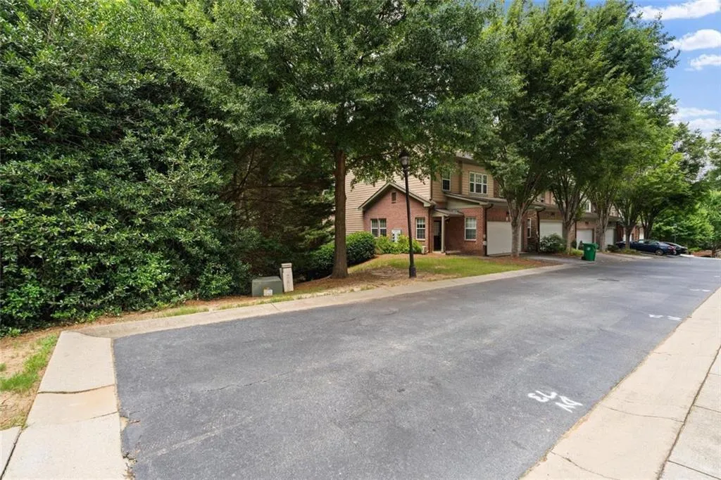 3743 Ashford Creek Avenue Ne, Brookhaven, Georgia 30319, 1 Bedroom Bedrooms, ,1 BathroomBathrooms,Residential,For Sale,3743 Ashford Creek Avenue Ne,7628776