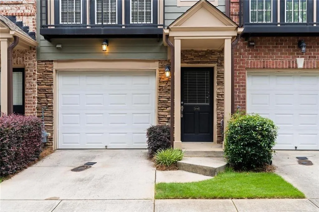 3743 Ashford Creek Avenue Ne, Brookhaven, Georgia 30319, 1 Bedroom Bedrooms, ,1 BathroomBathrooms,Residential,For Sale,3743 Ashford Creek Avenue Ne,7628776