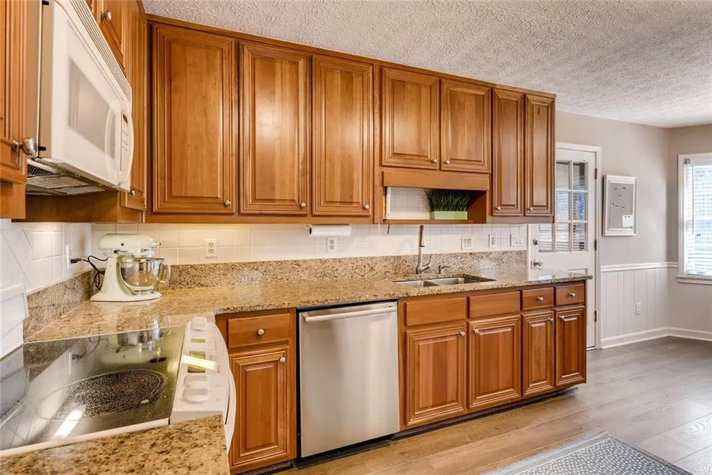 555 Tahoma Drive, Sandy Springs, Georgia 30350, 4 Bedrooms Bedrooms, ,2 BathroomsBathrooms,Residential,Sold,555 Tahoma Drive,5816623