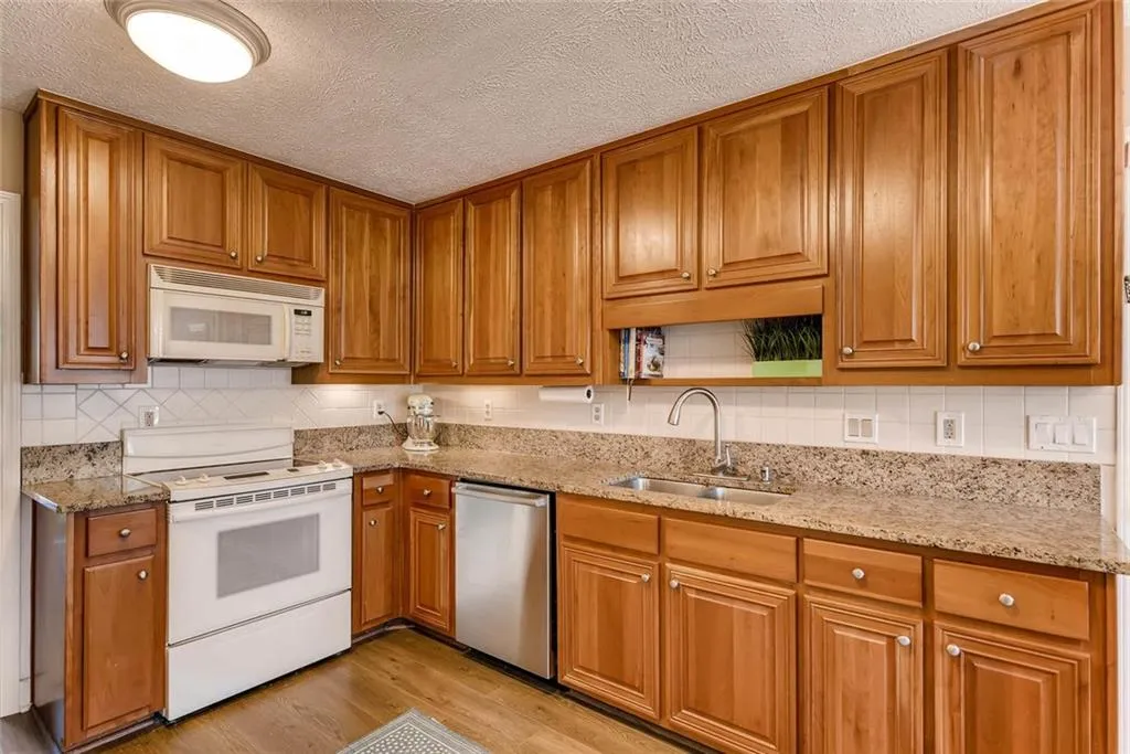 555 Tahoma Drive, Sandy Springs, Georgia 30350, 4 Bedrooms Bedrooms, ,2 BathroomsBathrooms,Residential,Sold,555 Tahoma Drive,5816623