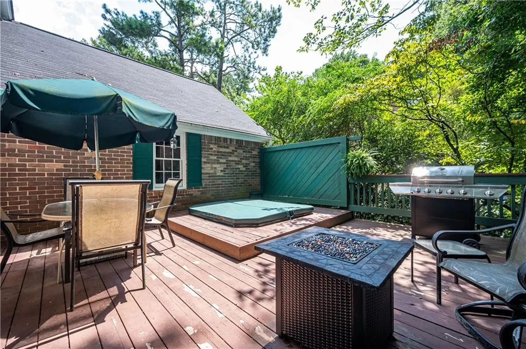 7180 Dunhill Terrace, Sandy Springs, Georgia 30328, 4 Bedrooms Bedrooms, ,3 BathroomsBathrooms,Residential,Sold,7180 Dunhill Terrace,7100043