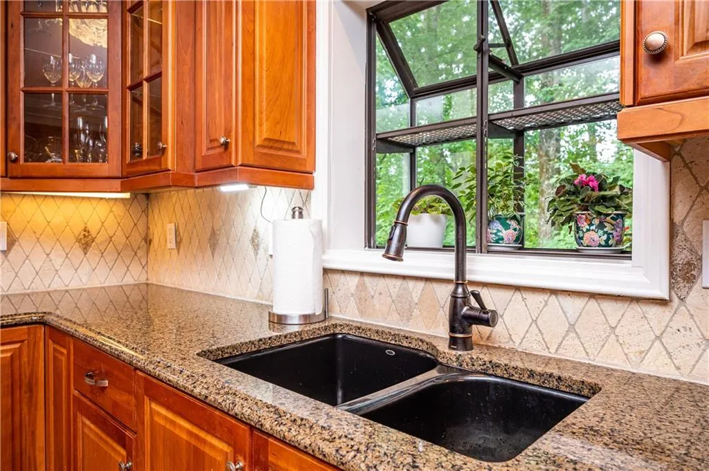 7180 Dunhill Terrace, Sandy Springs, Georgia 30328, 4 Bedrooms Bedrooms, ,3 BathroomsBathrooms,Residential,Sold,7180 Dunhill Terrace,7100043
