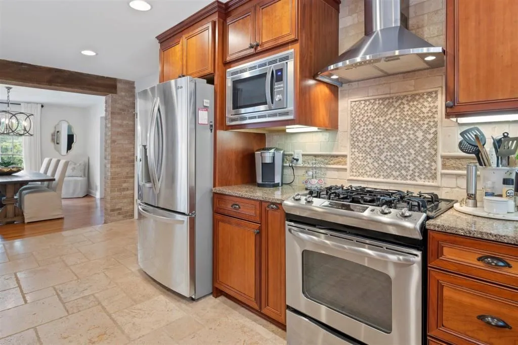 5910 Brookgreen Road, Sandy Springs, Georgia 30328, 3 Bedrooms Bedrooms, ,3 BathroomsBathrooms,Residential,Sold,5910 Brookgreen Road,6786014