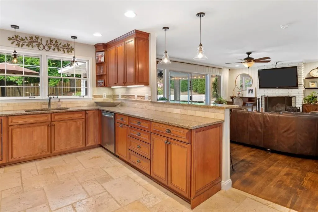 5910 Brookgreen Road, Sandy Springs, Georgia 30328, 3 Bedrooms Bedrooms, ,3 BathroomsBathrooms,Residential,Sold,5910 Brookgreen Road,6786014