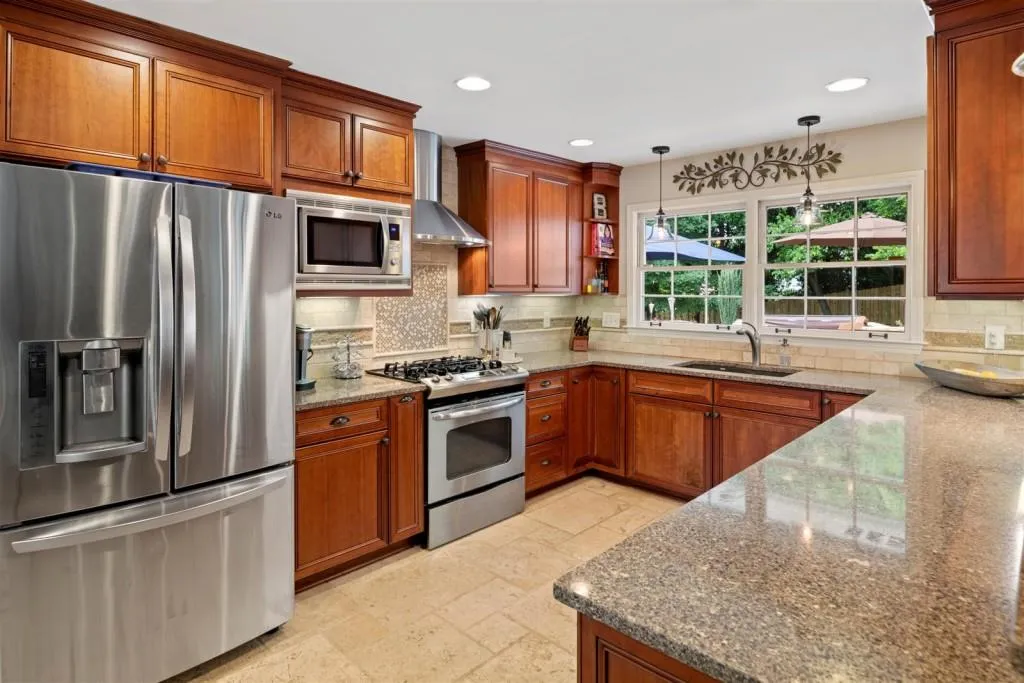 5910 Brookgreen Road, Sandy Springs, Georgia 30328, 3 Bedrooms Bedrooms, ,3 BathroomsBathrooms,Residential,Sold,5910 Brookgreen Road,6786014