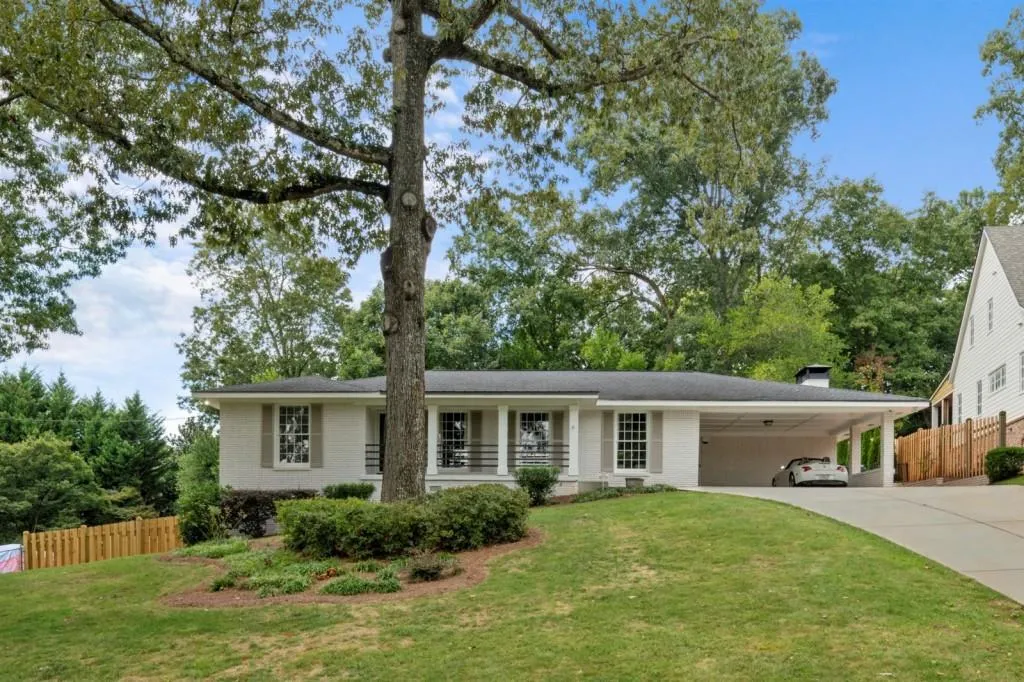 5910 Brookgreen Road, Sandy Springs, Georgia 30328, 3 Bedrooms Bedrooms, ,3 BathroomsBathrooms,Residential,Sold,5910 Brookgreen Road,6786014