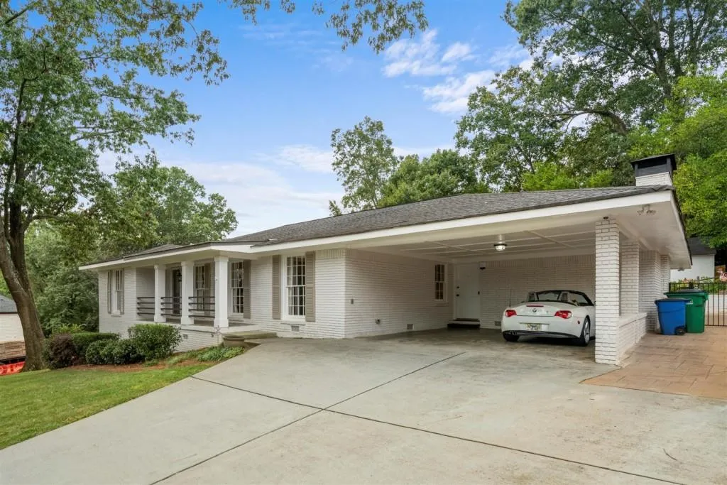 5910 Brookgreen Road, Sandy Springs, Georgia 30328, 3 Bedrooms Bedrooms, ,3 BathroomsBathrooms,Residential,Sold,5910 Brookgreen Road,6786014
