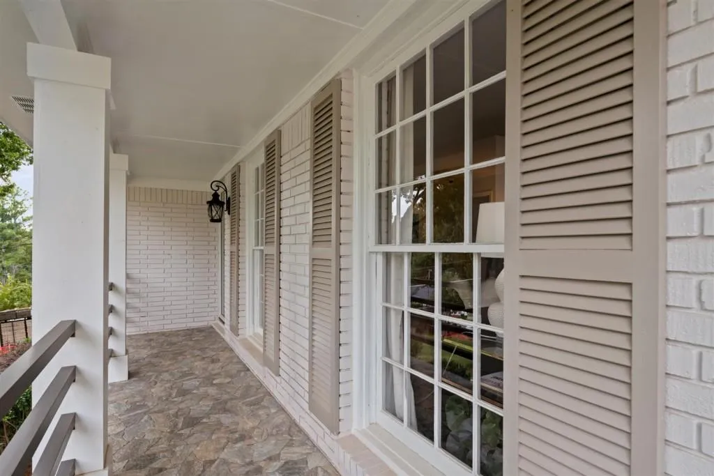 5910 Brookgreen Road, Sandy Springs, Georgia 30328, 3 Bedrooms Bedrooms, ,3 BathroomsBathrooms,Residential,Sold,5910 Brookgreen Road,6786014