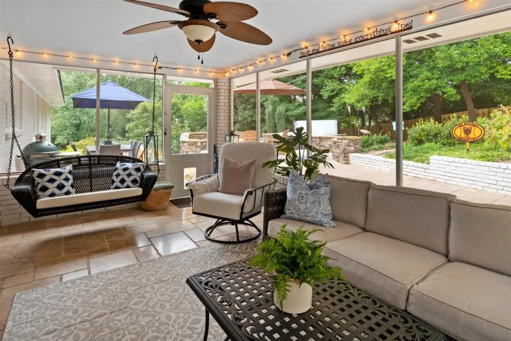 5910 Brookgreen Road, Sandy Springs, Georgia 30328, 3 Bedrooms Bedrooms, ,3 BathroomsBathrooms,Residential,Sold,5910 Brookgreen Road,6786014