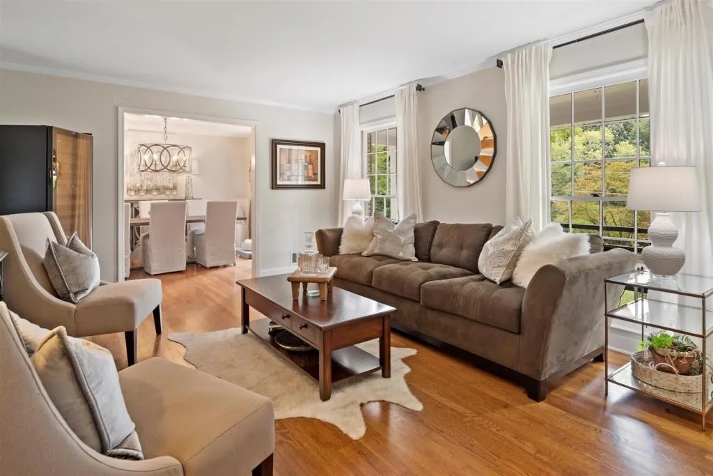 5910 Brookgreen Road, Sandy Springs, Georgia 30328, 3 Bedrooms Bedrooms, ,3 BathroomsBathrooms,Residential,Sold,5910 Brookgreen Road,6786014