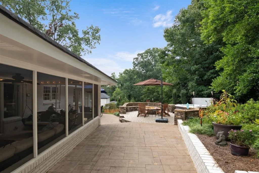 5910 Brookgreen Road, Sandy Springs, Georgia 30328, 3 Bedrooms Bedrooms, ,3 BathroomsBathrooms,Residential,Sold,5910 Brookgreen Road,6786014