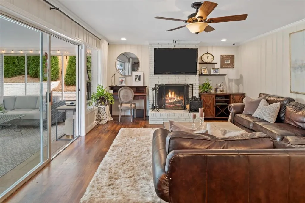 5910 Brookgreen Road, Sandy Springs, Georgia 30328, 3 Bedrooms Bedrooms, ,3 BathroomsBathrooms,Residential,Sold,5910 Brookgreen Road,6786014