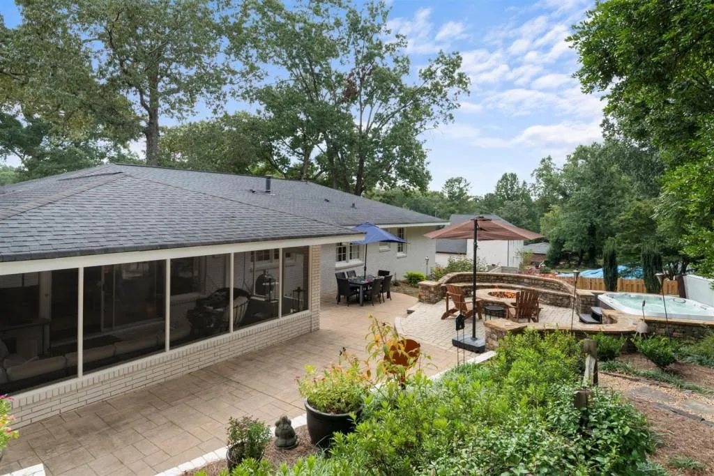 5910 Brookgreen Road, Sandy Springs, Georgia 30328, 3 Bedrooms Bedrooms, ,3 BathroomsBathrooms,Residential,Sold,5910 Brookgreen Road,6786014