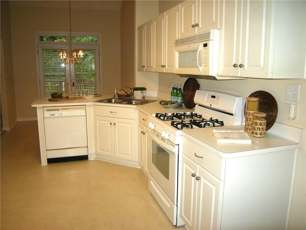 7155 Roswell Road Unit 48, Atlanta, Georgia 30328, 4 Bedrooms Bedrooms, ,2 BathroomsBathrooms,Residential,Sold,7155 Roswell Road Unit 48,7105210