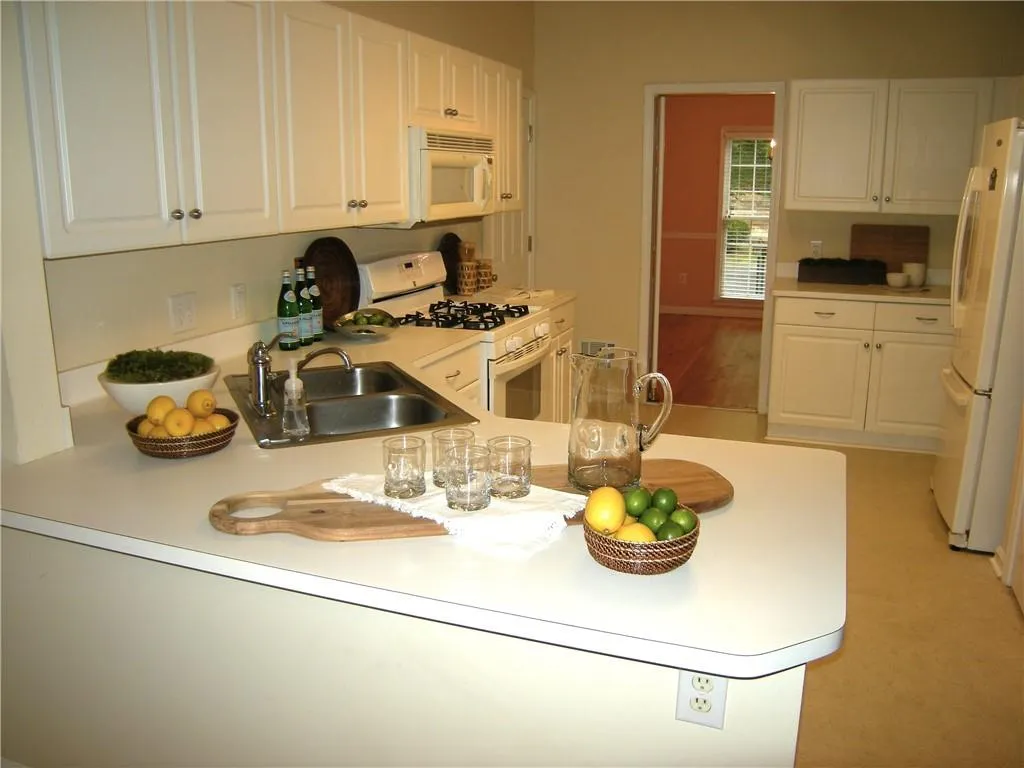 7155 Roswell Road Unit 48, Atlanta, Georgia 30328, 4 Bedrooms Bedrooms, ,2 BathroomsBathrooms,Residential,Sold,7155 Roswell Road Unit 48,7105210