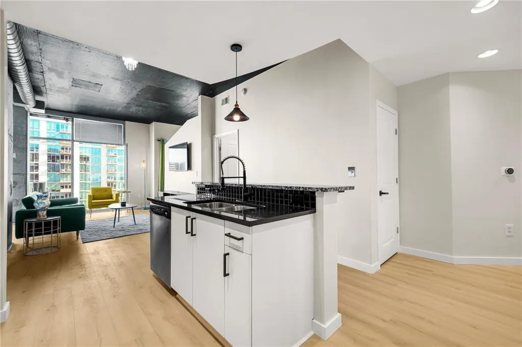 250 Pharr Road Ne Unit 1702, Atlanta, Georgia 30305, 1 Bedroom Bedrooms, 0 ,1 BathroomBathrooms,Residential,For Sale,250 Pharr Road Ne Unit 1702,7753244