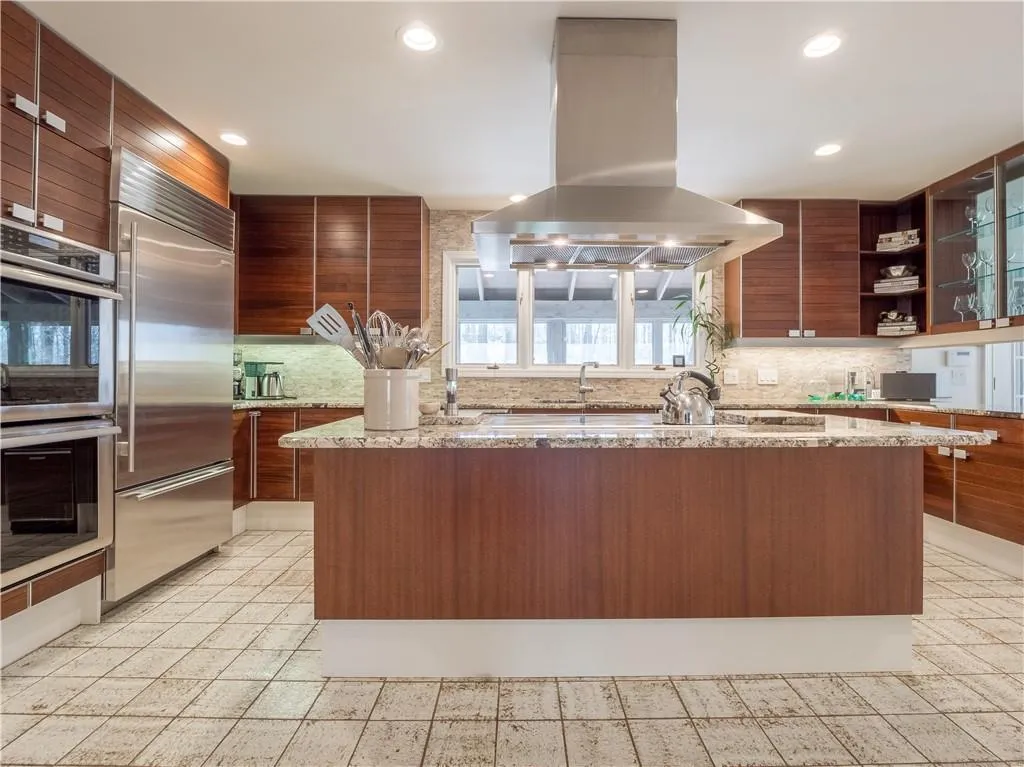1240 Heards Ferry Road, Atlanta, Georgia 30328, 4 Bedrooms Bedrooms, ,3 BathroomsBathrooms,Residential,Sold,1240 Heards Ferry Road,6587732
