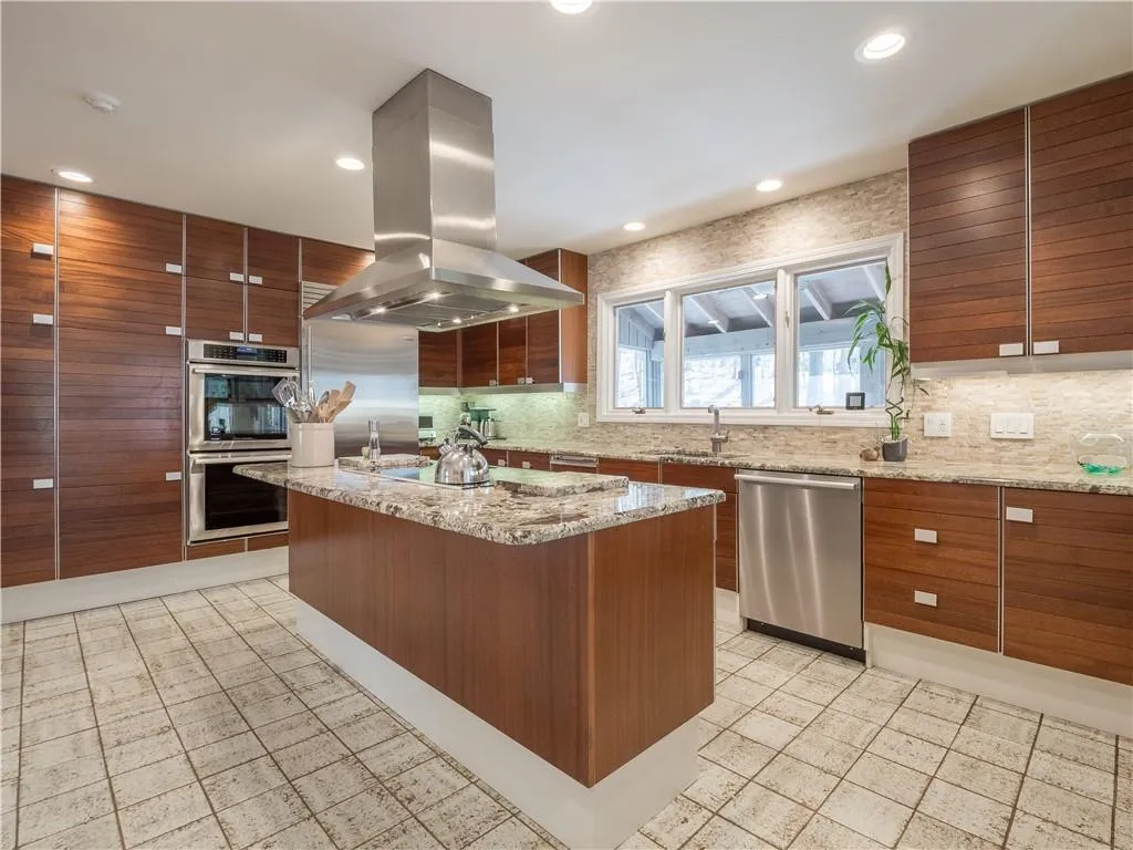 1240 Heards Ferry Road, Atlanta, Georgia 30328, 4 Bedrooms Bedrooms, ,3 BathroomsBathrooms,Residential,Sold,1240 Heards Ferry Road,6587732