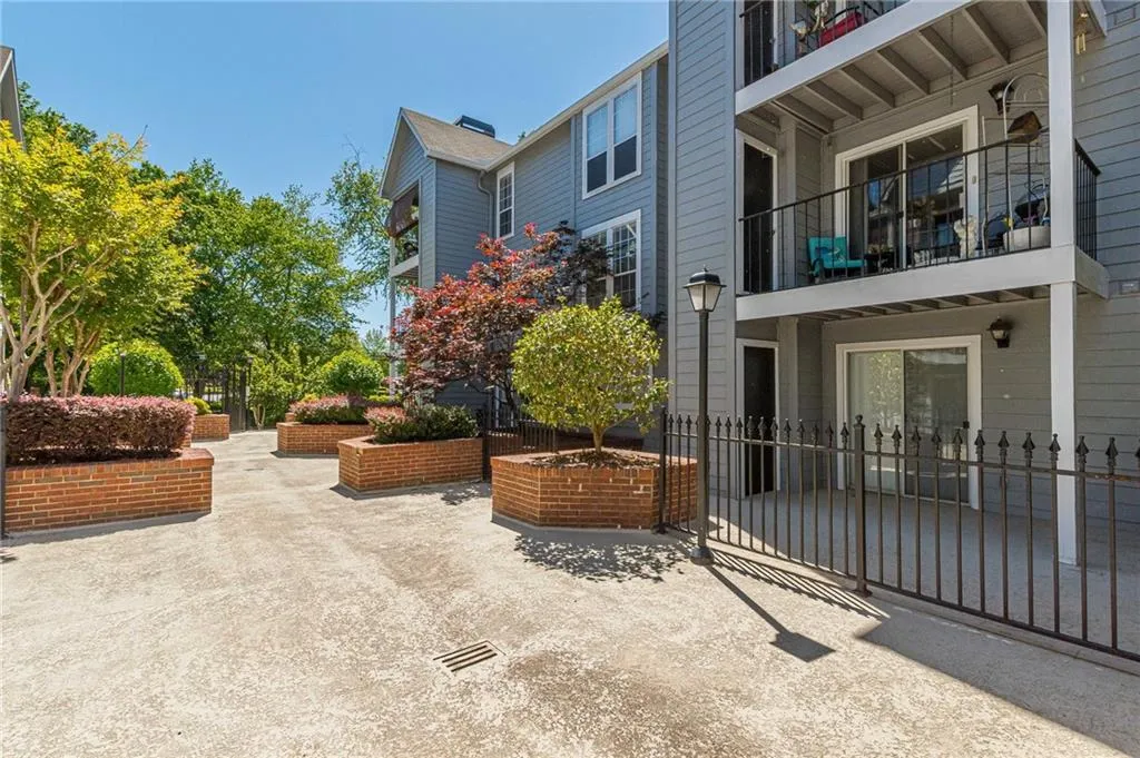 639 Granville Court, Sandy Springs, Georgia 30328, 2 Bedrooms Bedrooms, ,2 BathroomsBathrooms,Residential,Sold,639 Granville Court,7237683