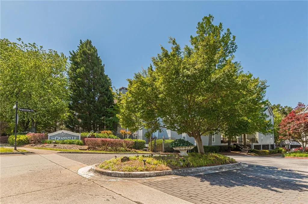 639 Granville Court, Sandy Springs, Georgia 30328, 2 Bedrooms Bedrooms, ,2 BathroomsBathrooms,Residential,Sold,639 Granville Court,7237683