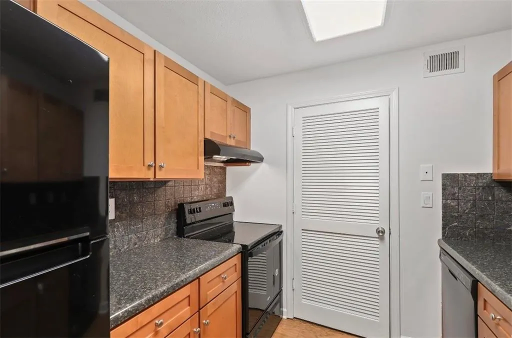 639 Granville Court, Sandy Springs, Georgia 30328, 2 Bedrooms Bedrooms, ,2 BathroomsBathrooms,Residential,Sold,639 Granville Court,7237683