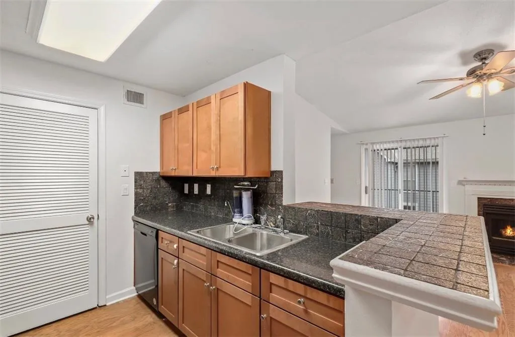 639 Granville Court, Sandy Springs, Georgia 30328, 2 Bedrooms Bedrooms, ,2 BathroomsBathrooms,Residential,Sold,639 Granville Court,7237683