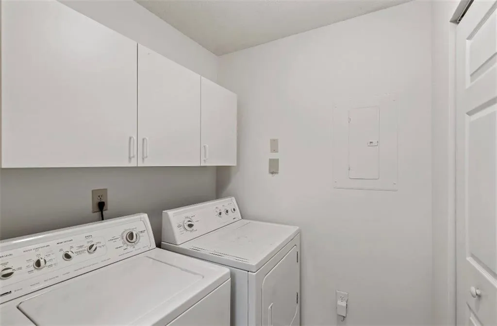 639 Granville Court, Sandy Springs, Georgia 30328, 2 Bedrooms Bedrooms, ,2 BathroomsBathrooms,Residential,Sold,639 Granville Court,7237683