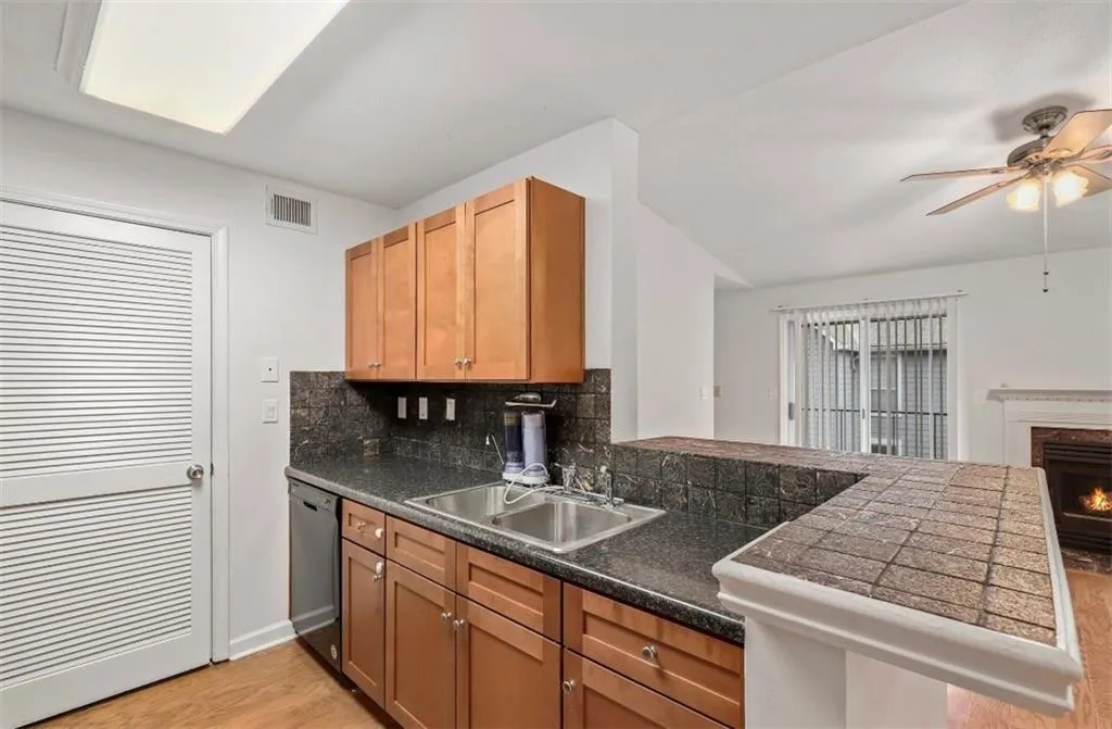 639 Granville Court, Sandy Springs, Georgia 30328, 2 Bedrooms Bedrooms, ,2 BathroomsBathrooms,Residential,Sold,639 Granville Court,7237683