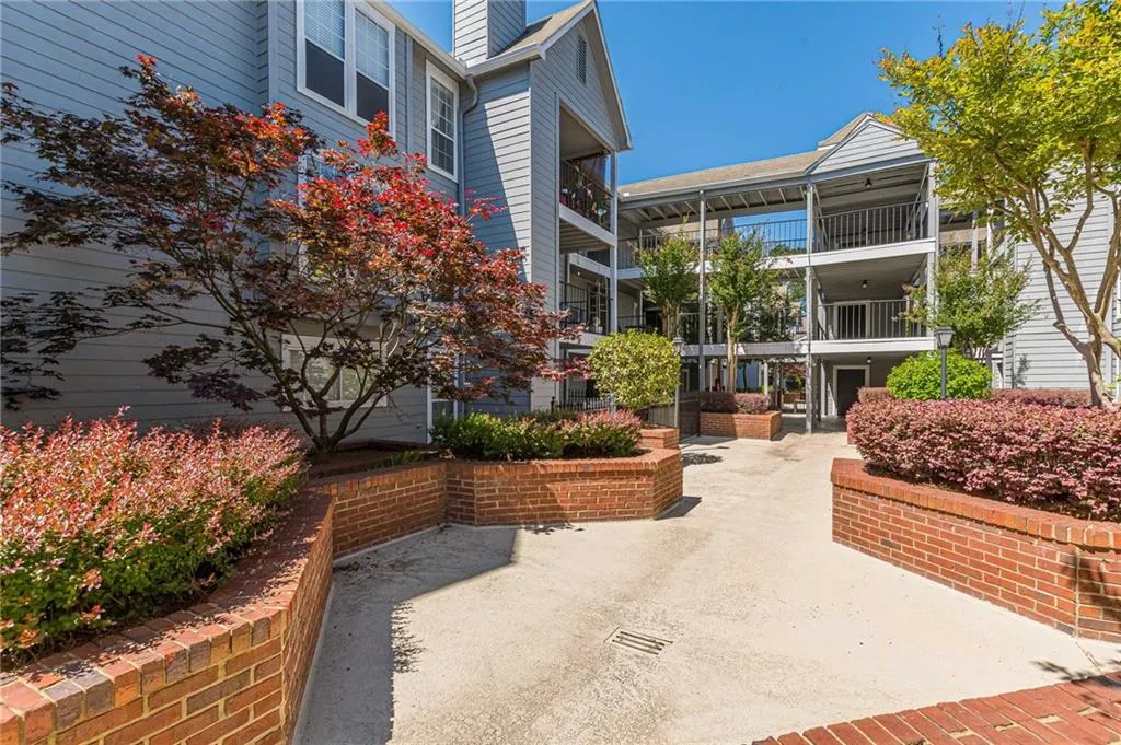 639 Granville Court, Sandy Springs, Georgia 30328, 2 Bedrooms Bedrooms, ,2 BathroomsBathrooms,Residential,Sold,639 Granville Court,7237683