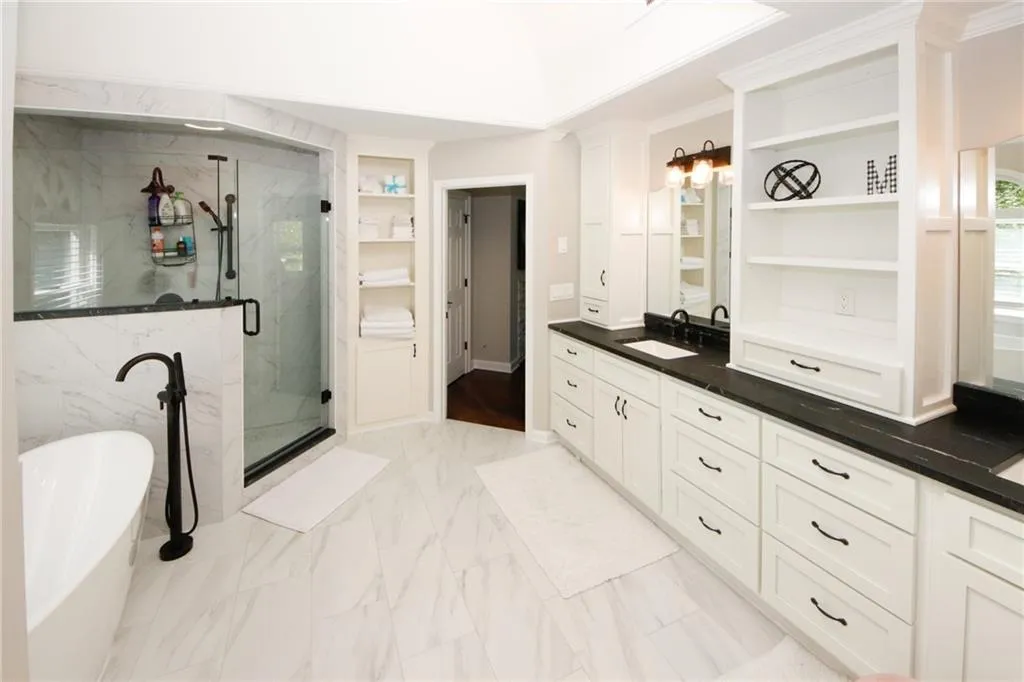 585 Vinington Court, Sandy Springs, Georgia 30350, 6 Bedrooms Bedrooms, ,5 BathroomsBathrooms,Residential,Sold,585 Vinington Court,7204607