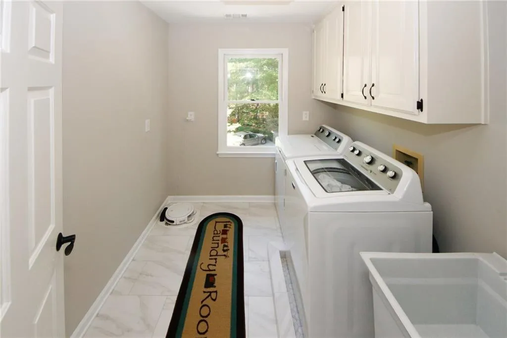 585 Vinington Court, Sandy Springs, Georgia 30350, 6 Bedrooms Bedrooms, ,5 BathroomsBathrooms,Residential,Sold,585 Vinington Court,7204607