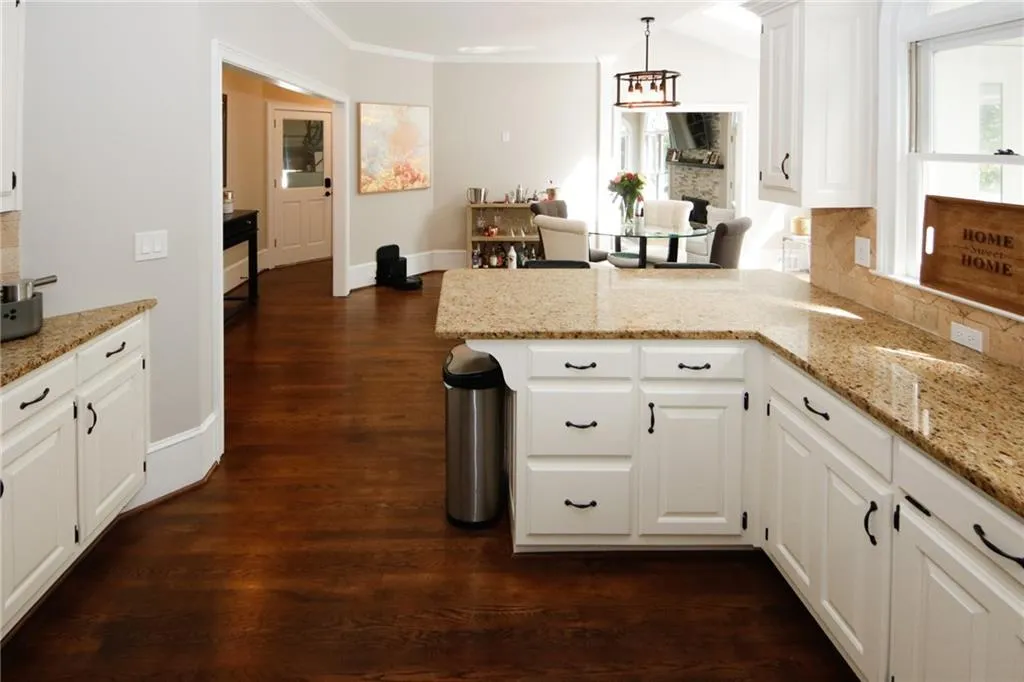 585 Vinington Court, Sandy Springs, Georgia 30350, 6 Bedrooms Bedrooms, ,5 BathroomsBathrooms,Residential,Sold,585 Vinington Court,7204607