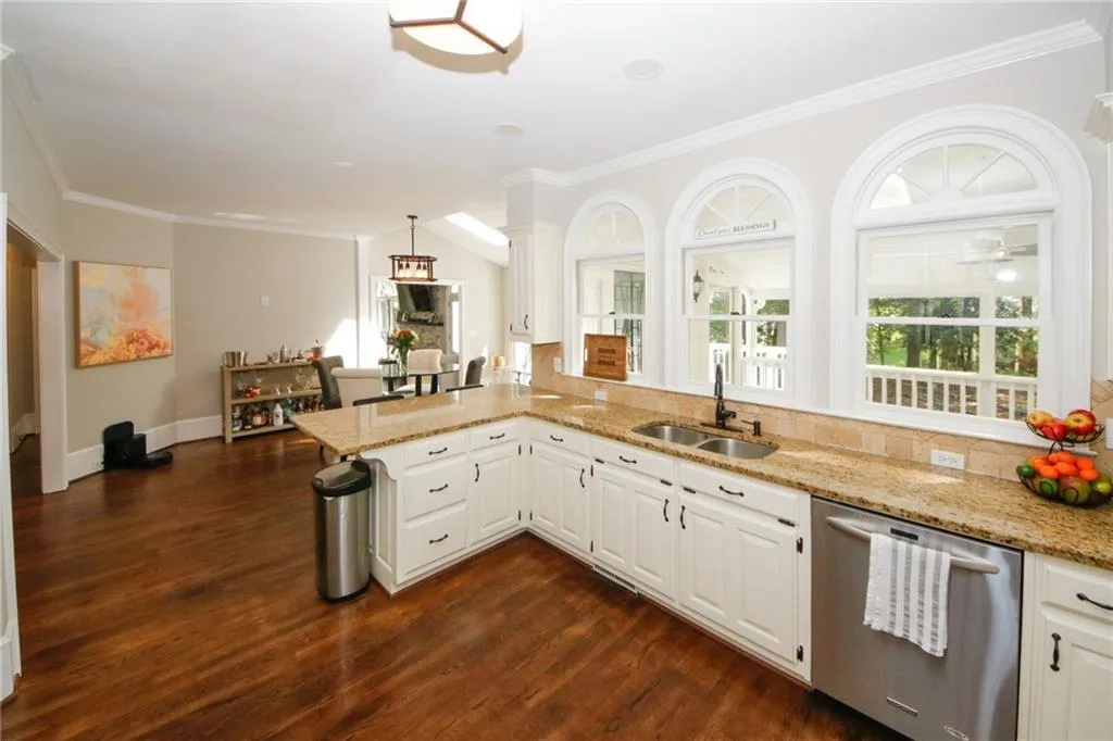 585 Vinington Court, Sandy Springs, Georgia 30350, 6 Bedrooms Bedrooms, ,5 BathroomsBathrooms,Residential,Sold,585 Vinington Court,7204607