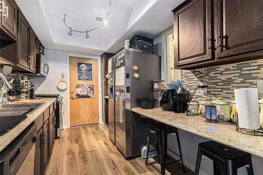 6851 Roswell Road Unit M-5, Atlanta, Georgia 30328, 3 Bedrooms Bedrooms, ,2 BathroomsBathrooms,Residential,For Sale,6851 Roswell Road Unit M-5,7713803