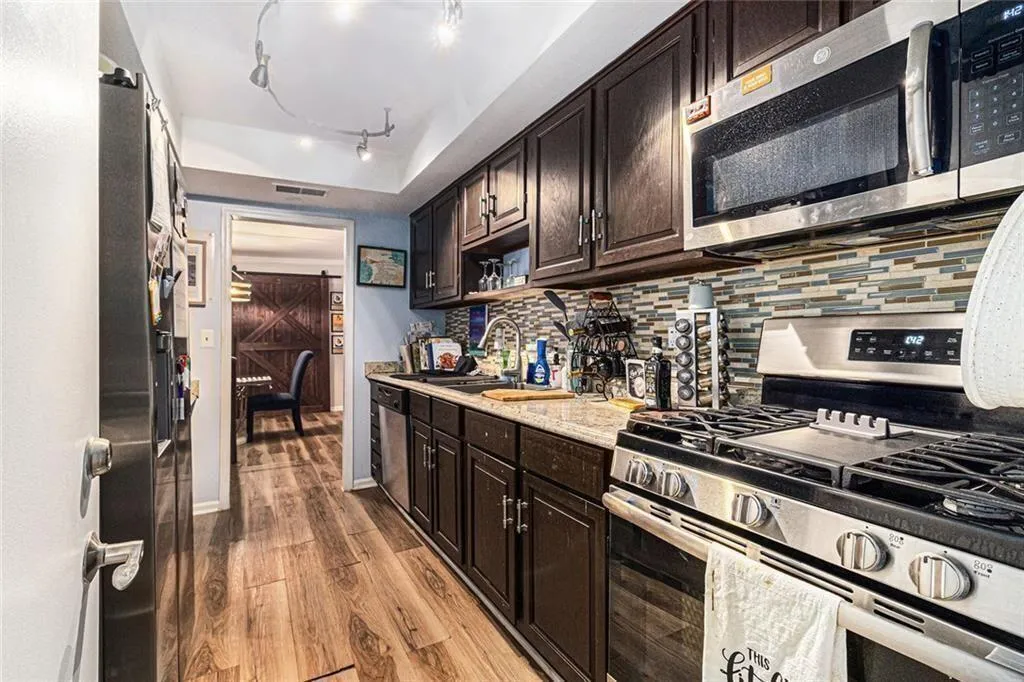 6851 Roswell Road Unit M-5, Atlanta, Georgia 30328, 3 Bedrooms Bedrooms, ,2 BathroomsBathrooms,Residential,For Sale,6851 Roswell Road Unit M-5,7713803