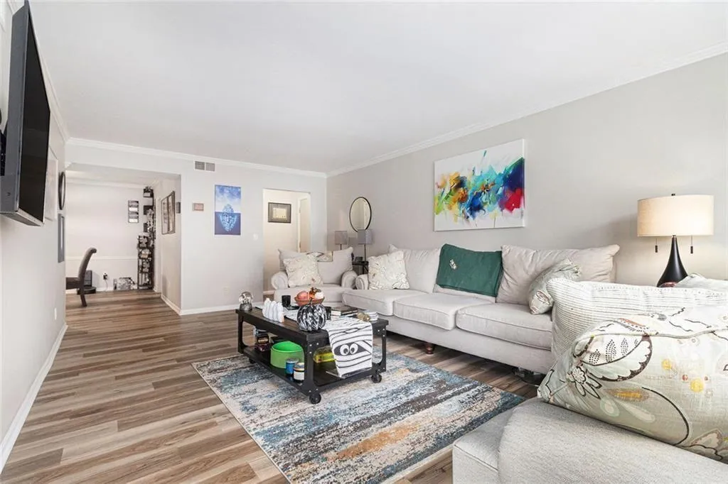 6851 Roswell Road Unit M-5, Atlanta, Georgia 30328, 3 Bedrooms Bedrooms, ,2 BathroomsBathrooms,Residential,For Sale,6851 Roswell Road Unit M-5,7713803