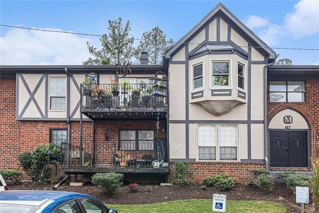 6851 Roswell Road Unit M-5, Atlanta, Georgia 30328, 3 Bedrooms Bedrooms, ,2 BathroomsBathrooms,Residential,For Sale,6851 Roswell Road Unit M-5,7713803
