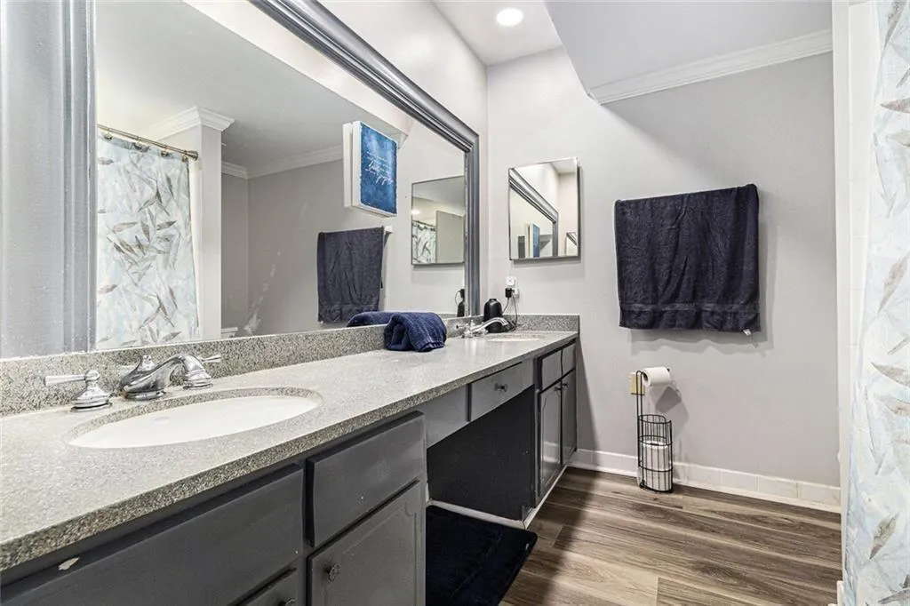 6851 Roswell Road Unit M-5, Atlanta, Georgia 30328, 3 Bedrooms Bedrooms, ,2 BathroomsBathrooms,Residential,For Sale,6851 Roswell Road Unit M-5,7713803