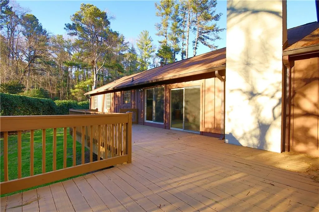 770 Crest Valley Drive, Sandy Springs, Georgia 30327, 5 Bedrooms Bedrooms, ,3 BathroomsBathrooms,Residential,Sold,770 Crest Valley Drive,6529188