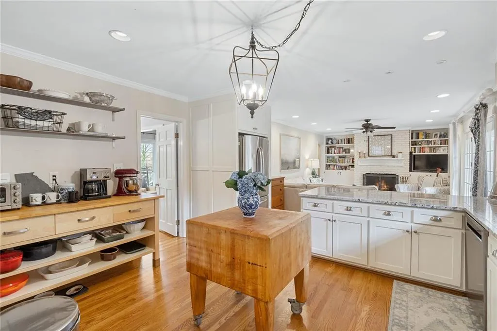 775 Starlight Drive, Sandy Springs, Georgia 30342, 3 Bedrooms Bedrooms, ,2 BathroomsBathrooms,Residential,Sold,775 Starlight Drive,6975032